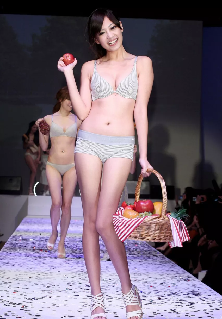 Xgyw.Org_黛安芬春夏新品內衣秀性感内衣模特写真24P