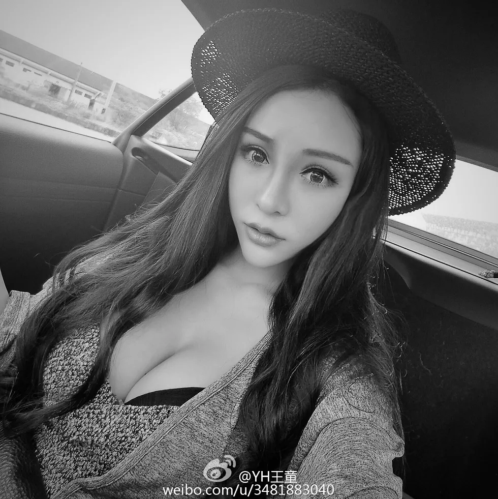 Xgyw.Org_94年大胸妹子YH王童诱人身材微博写真合集62P