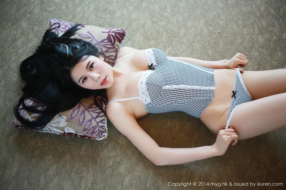Xgyw.Org_[MyGirl美媛馆]Vol.020_嫩模南湘baby只遮两点秀豪乳红色丁字裤美臀诱惑59P