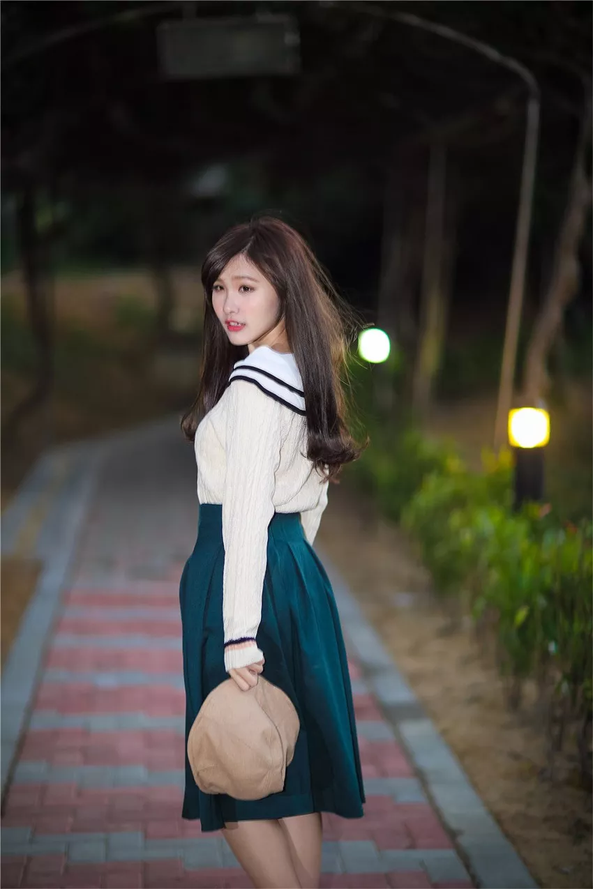 Xgyw.Org_台湾清纯美女莫葵Vika校园风清纯外拍写真57P