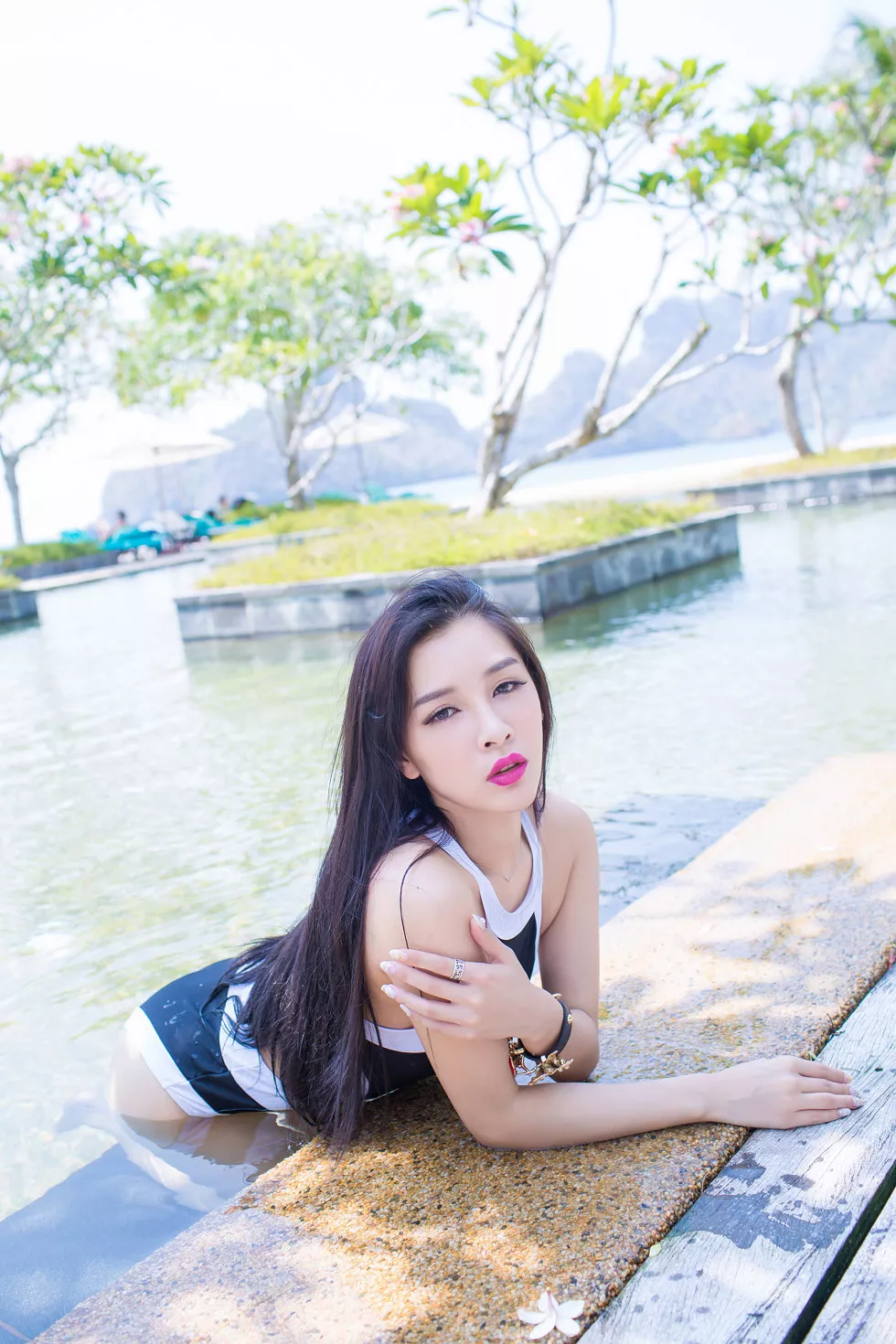 Xgyw.Org_嫩模戴小唯性感比基尼秀完美身材红唇迷人写真49P