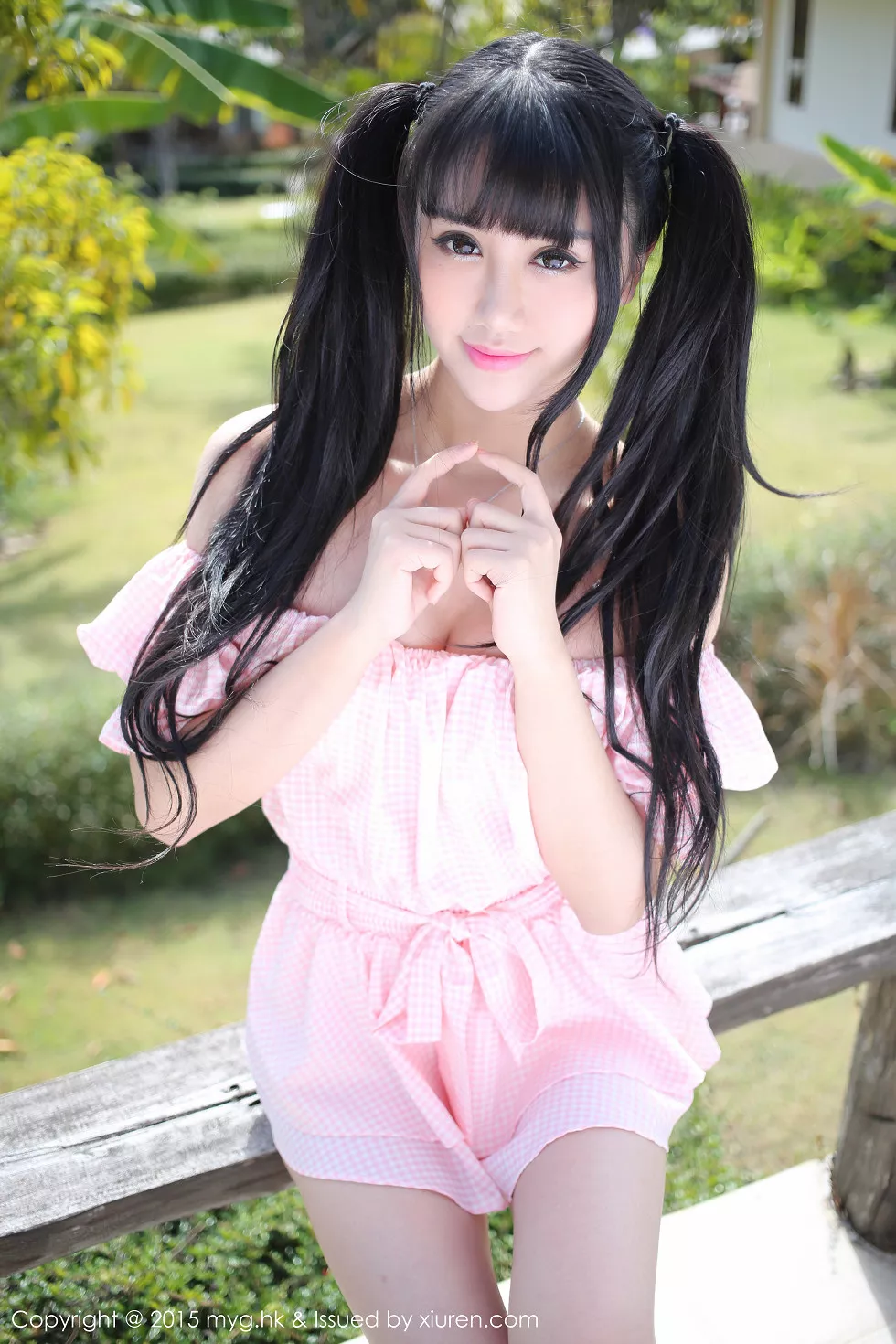Xgyw.Org_[MyGirl美媛馆]Vol.093_嫩模杨晓青儿泰国旅拍宽大毛衣白嫩肌肤性感翘臀写真82P