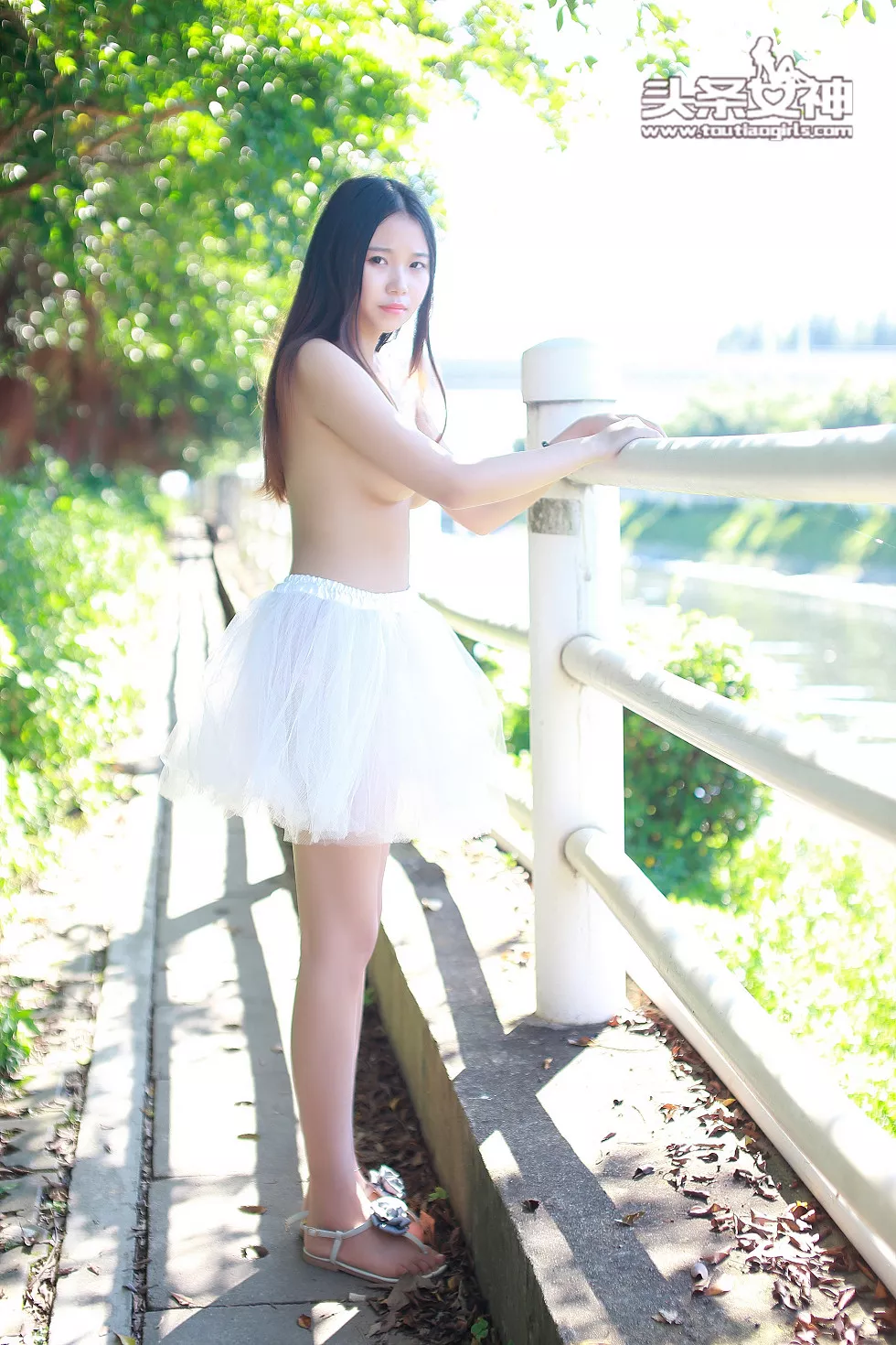 Xgyw.Org_[Toutiao头条女神]No.084_嫩模小雨野外大尺度喷血裸露极致诱惑写真37P