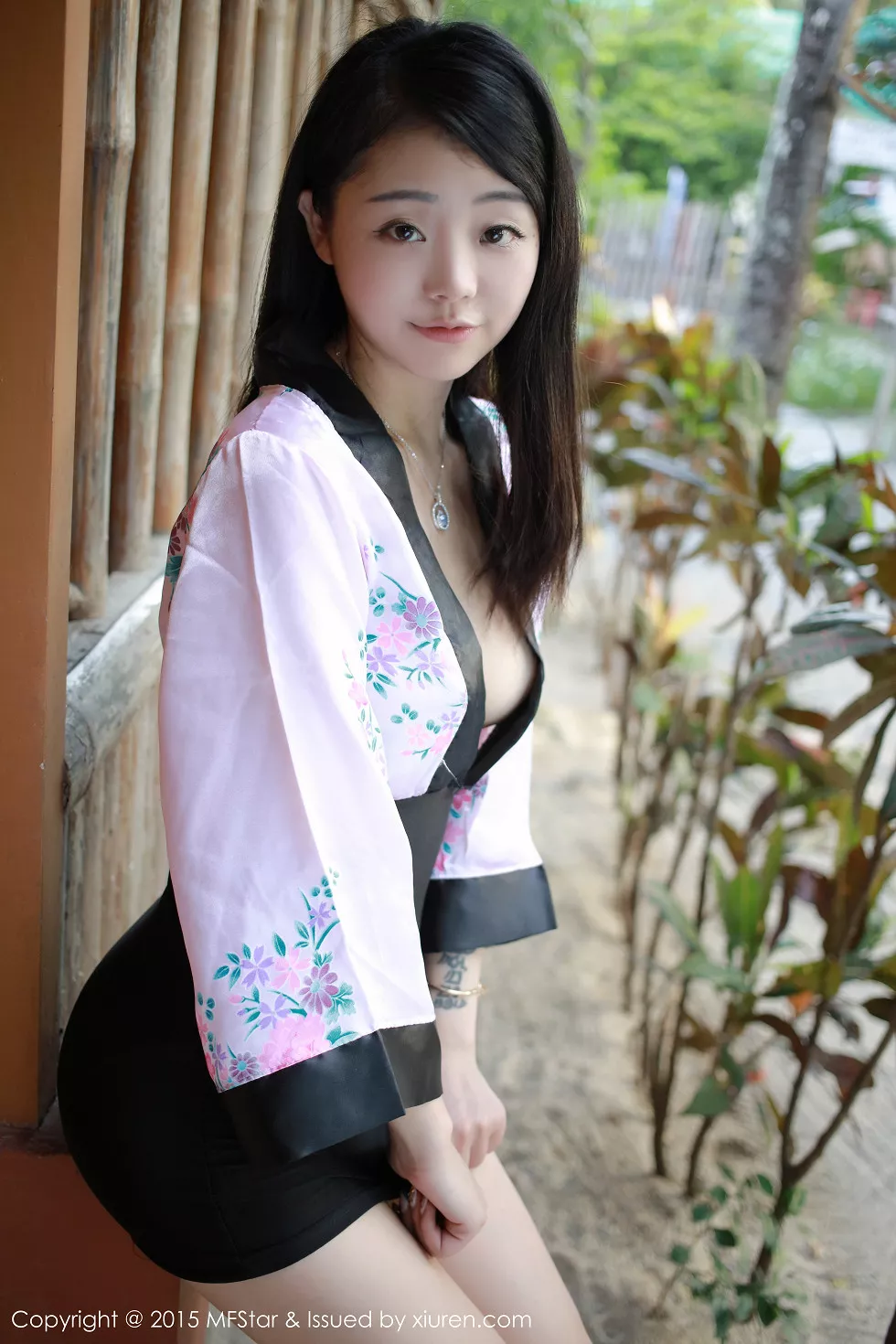 Xgyw.Org_[MFStar模范学院]Vol.014_嫩模佘贝拉bella长滩旅拍粉红比基尼秀完美身材50P