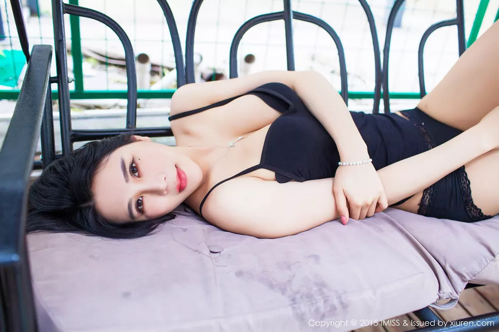 Xgyw.Org_[IMISS爱蜜社]Vol.048_嫩模林恩芝黑色蕾丝内裤秀美臀性感内衣迷人美胸写真50P