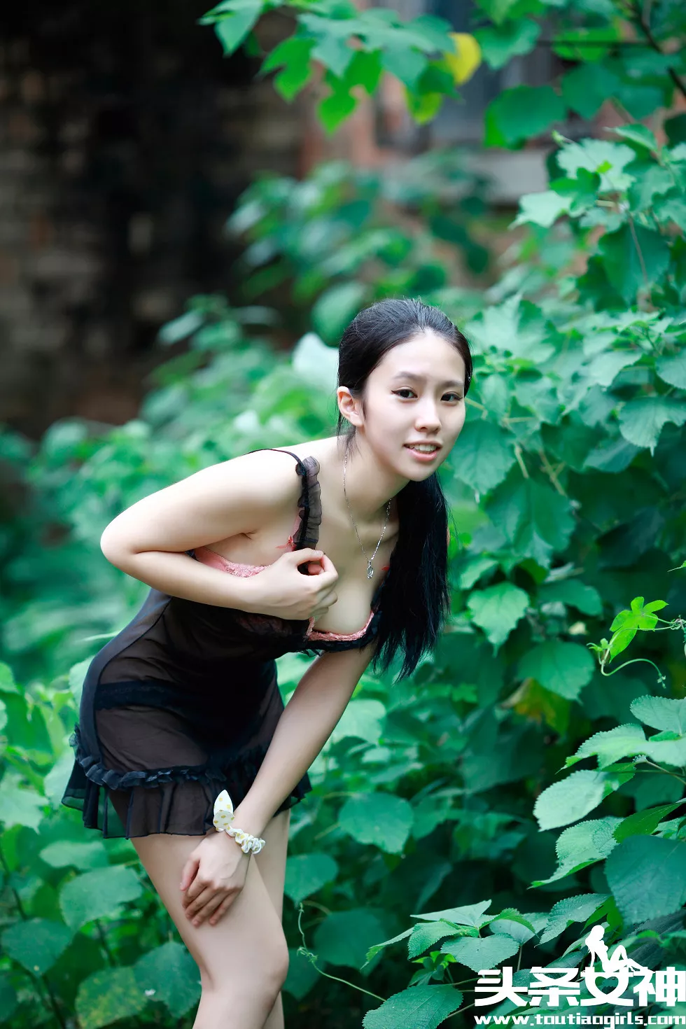 Xgyw.Org_[Toutiao头条女神]No.090_嫩模琪琪黑色蕾丝内裤白嫩屁屁户外诱惑写真43P