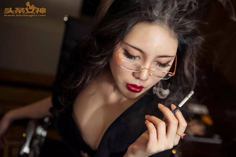Xgyw.Org_[Toutiao头条女神]No.133_嫩模米娅办公室美女秘书黑色蕾丝内裤极致诱惑写真24P