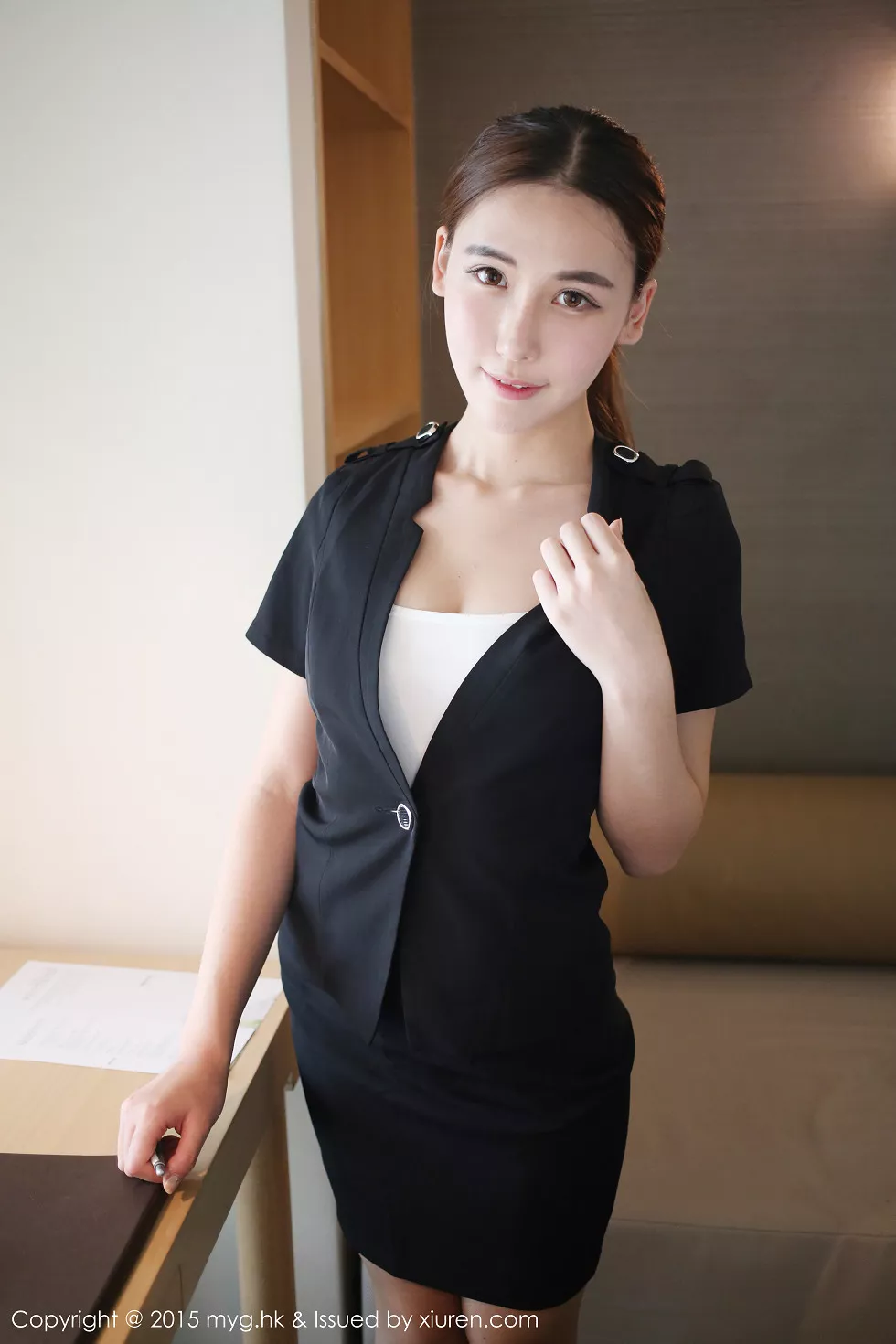 Xgyw.Org_[MyGirl美媛馆]Vol.161_嫩模熊吖BOBO黑色教师制服吊带丝袜性感迷人写真40P