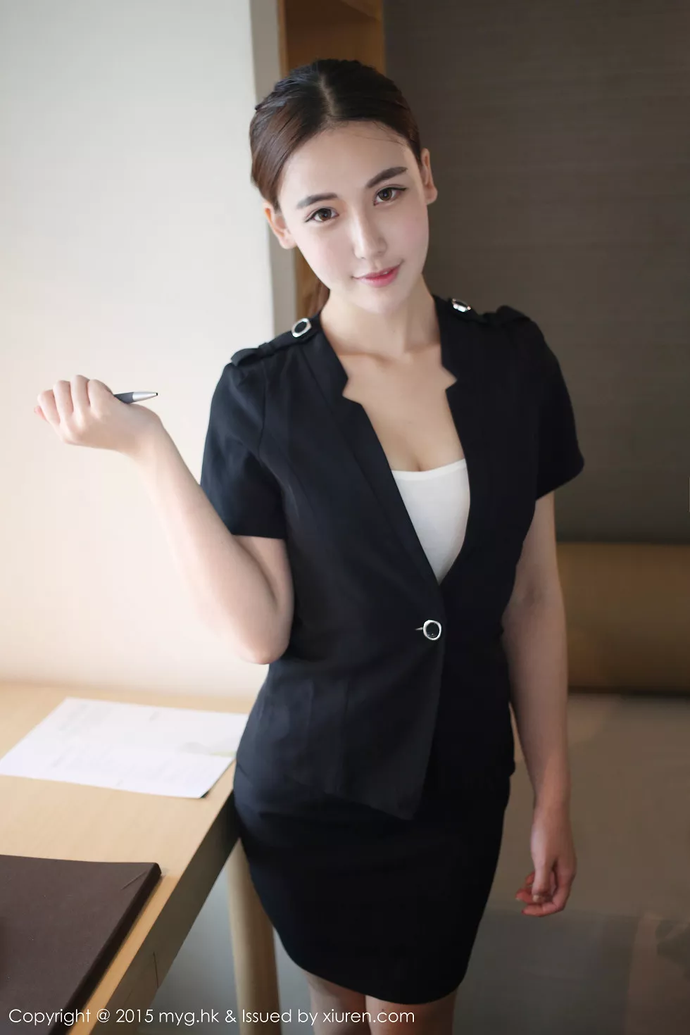 Xgyw.Org_[MyGirl美媛馆]Vol.161_嫩模熊吖BOBO黑色教师制服吊带丝袜性感迷人写真40P