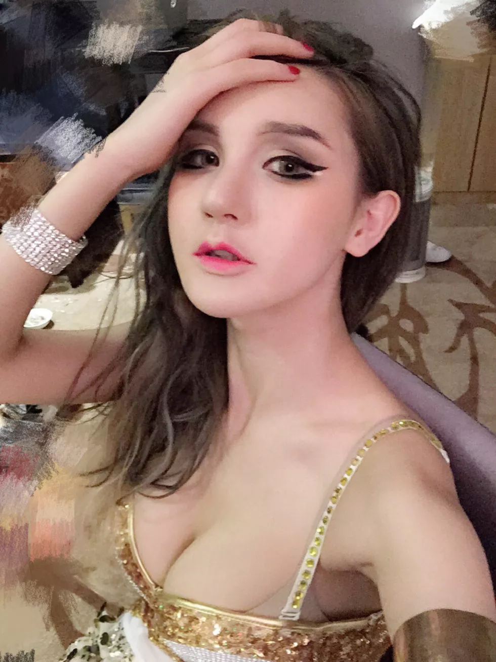 Xgyw.Org_中国混血DJ女KikiElatha火辣身材碧眼金发性感写真288P