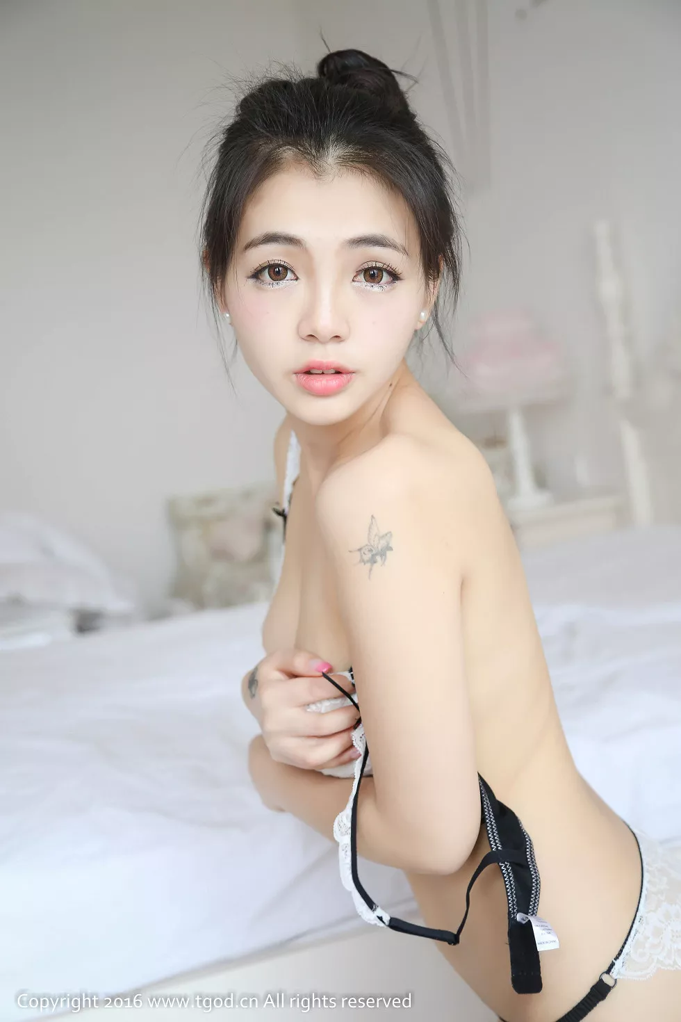 Xgyw.Org_[TGOD推女神]2016.03.28_嫩模BOSS-YOYO居家私房内衣系列半脱内衣秀豪乳写真43P
