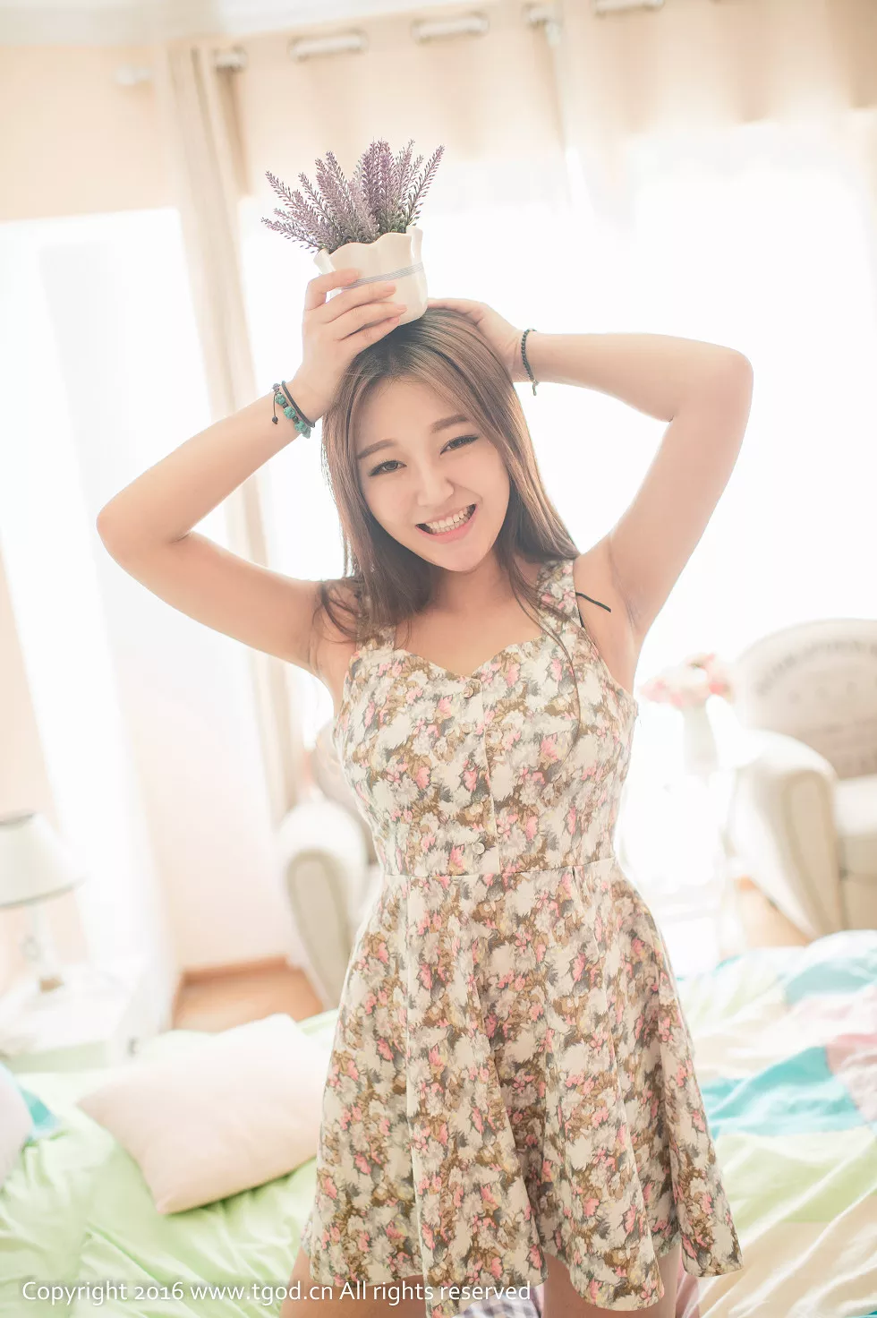 Xgyw.Org_[TGOD推女神]2016.06.15_嫩模小蝴蝶居家花色吊带裙秀美胸邻家姑娘清新写真36P
