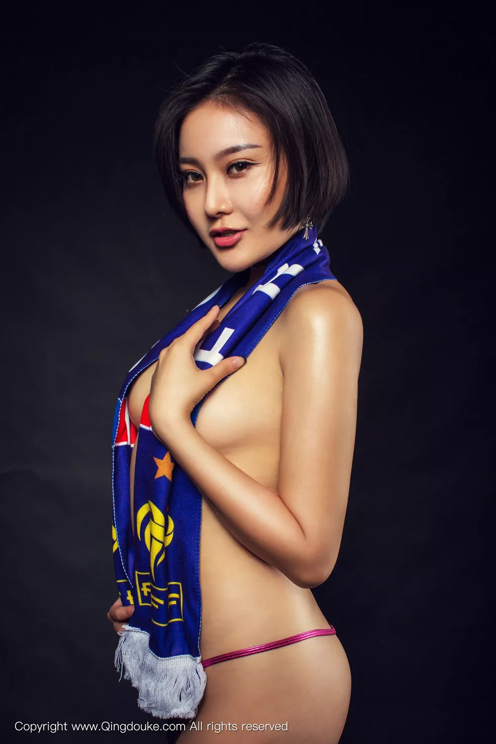Xgyw.Org_[青豆客QingDouKe]2016.11.17_嫩模婵大尺度私房内衣秀美乳丁字裤美臀诱惑写真43P