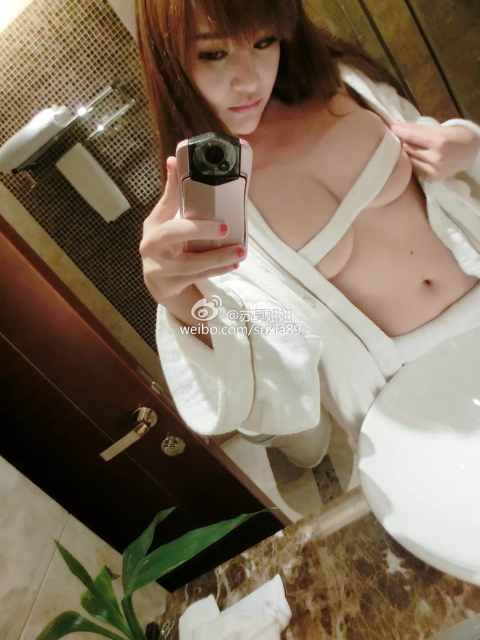 Xgyw.Org_网络红人苏夏居家私房性感内衣系列豪乳诱惑写真126P