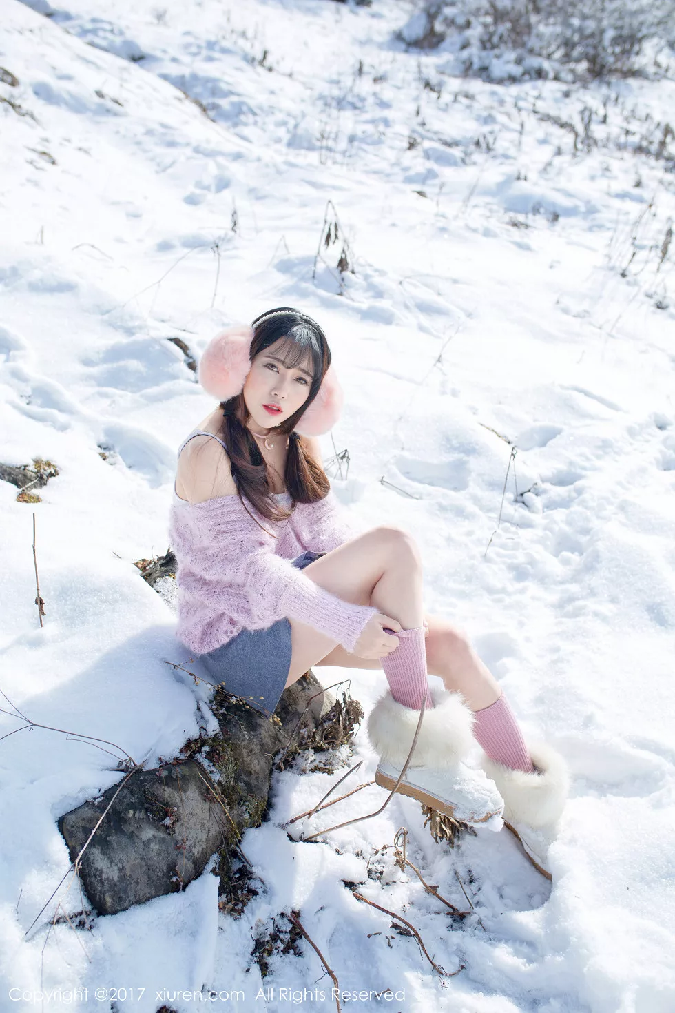 Xgyw.Org_XiuRen第720期_嫩模兜豆靓Youlina冰天雪地里黑色蕾丝内裤冰冷诱惑写真51P