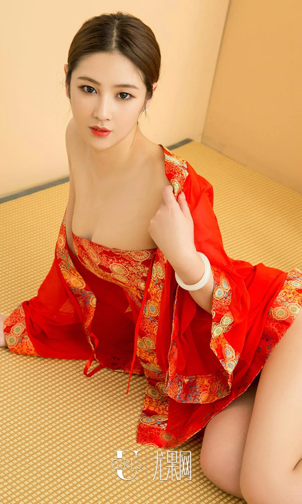 Xgyw.Org_[Ugirls爱尤物]No.637_嫩模水果居家红彤彤性感内衣秀白嫩肌肤完美身材火红写真40P