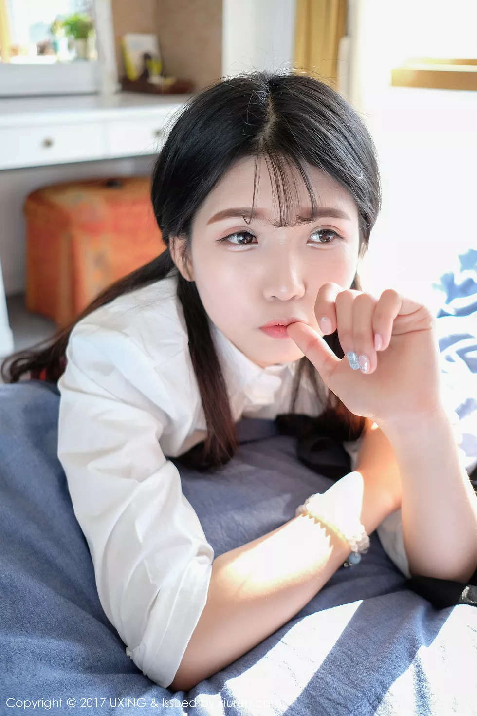 Xgyw.Org_[UXING优星馆]Vol.046_童颜巨乳妹子可爱的小叶子格子短裙学生装性感内衣写真50P