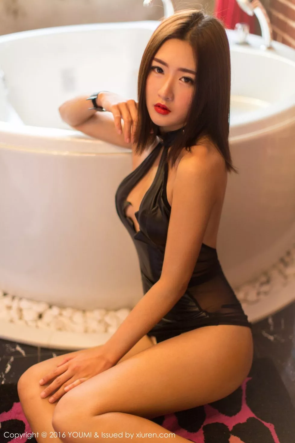Xgyw.Org_[YouMi尤蜜荟]Vol.004_嫩模周琰琳LIN性感豹纹内衣+蕾丝边吊带黑丝袜完美诱惑写真53P