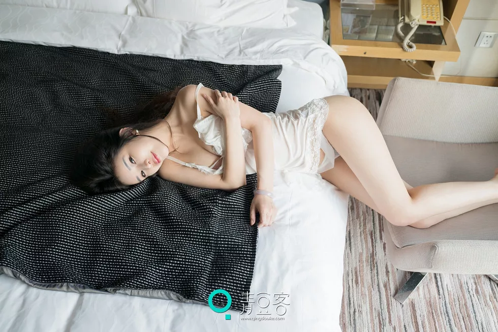 Xgyw.Org_[青豆客Qingdouke]2017.05.09_嫩模纯小希居家黑色蕾丝情趣薄纱现乳贴诱惑写真52P