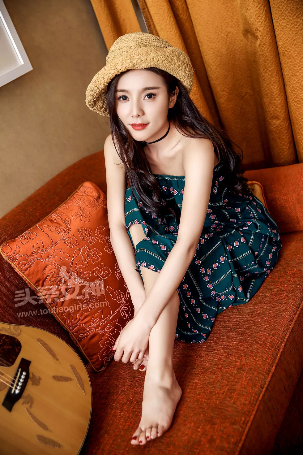 Xgyw.Org_[Toutiao头条女神]No.360_嫩模Maggie吉普赛风情女郎脱裙秀白嫩美乳撩人诱惑写真25P