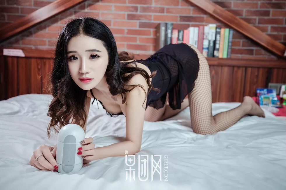 Xgyw.Org_[GIRLT果团网]NO.009_嫩模馨怡白色蕾丝透视情趣内衣秀魔鬼身材香艳诱惑写真62P