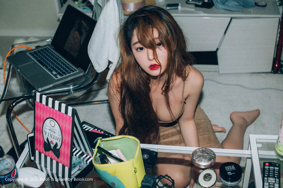 Xgyw.Org_[BoLoli波萝社新刊]Vol.064_嫩模柳侑绮私房浴缸里湿身+醉酒人妻迷离诱惑写真40P