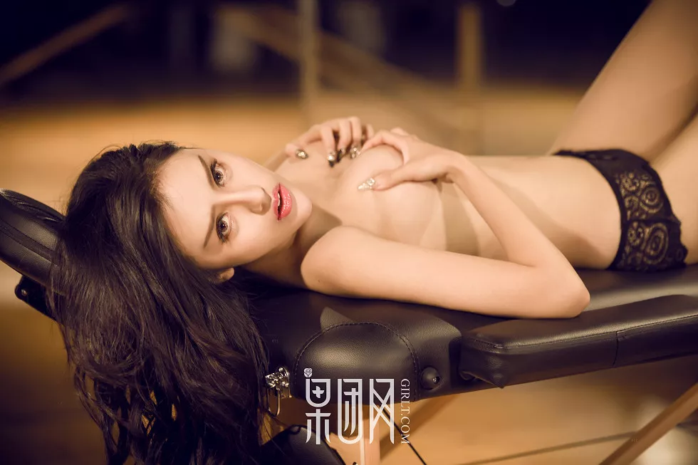Xgyw.Org_[GIRLT果团网]NO.041_嫩模陈迪娅大尺度全裸上身手握豪乳玉体横陈撩人诱惑写真76P