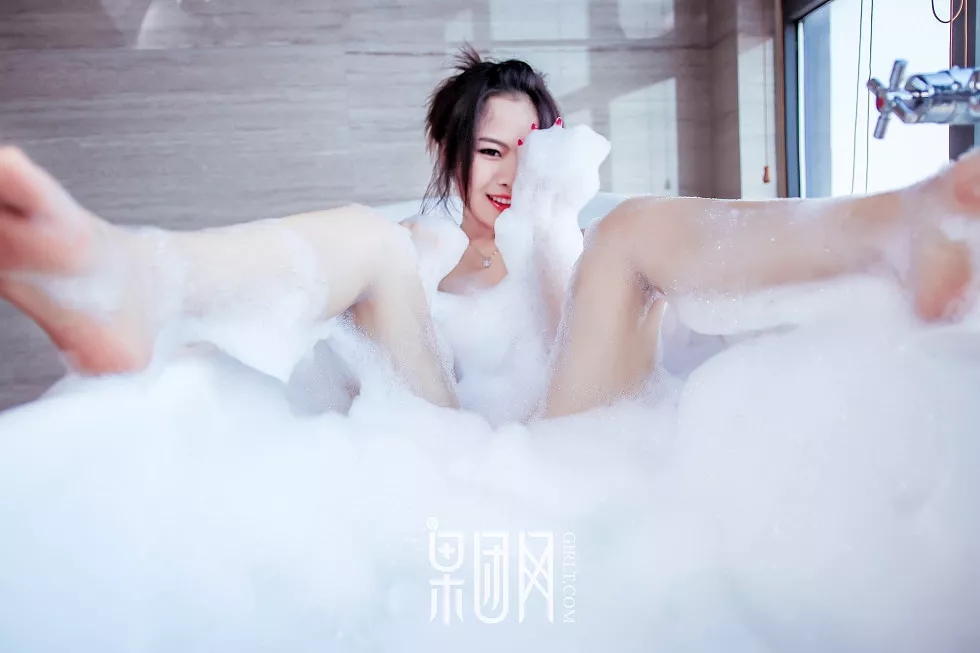 Xgyw.Org_[GIRLT果团网]TG020_泡沫之夏嫩模美女居家浴缸里大尺度全裸泡泡浴火辣诱惑写真27P