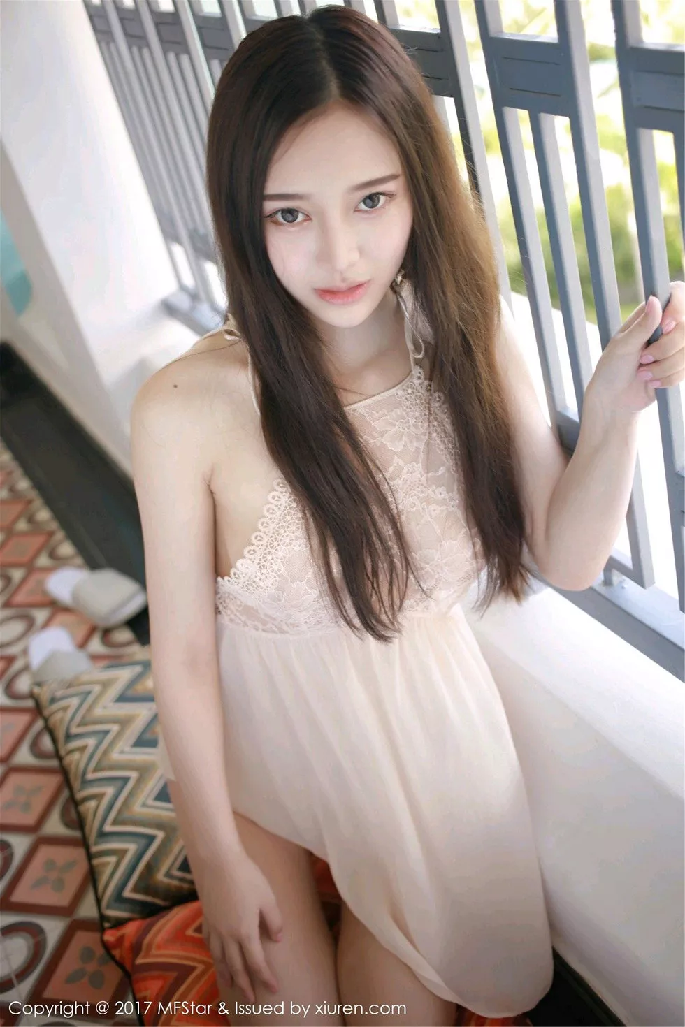 Xgyw.Org_[MFStar模范学院]Vol.101_女神唐琪儿il心愿旅拍粉嫩蕾丝裙透视秀豪乳诱惑写真51P