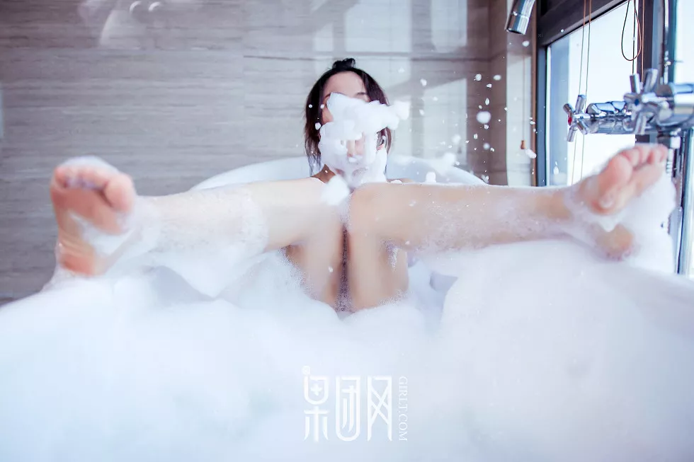 Xgyw.Org_[GIRLT果团网]TG020_泡沫之夏嫩模美女居家浴缸里大尺度全裸泡泡浴火辣诱惑写真27P