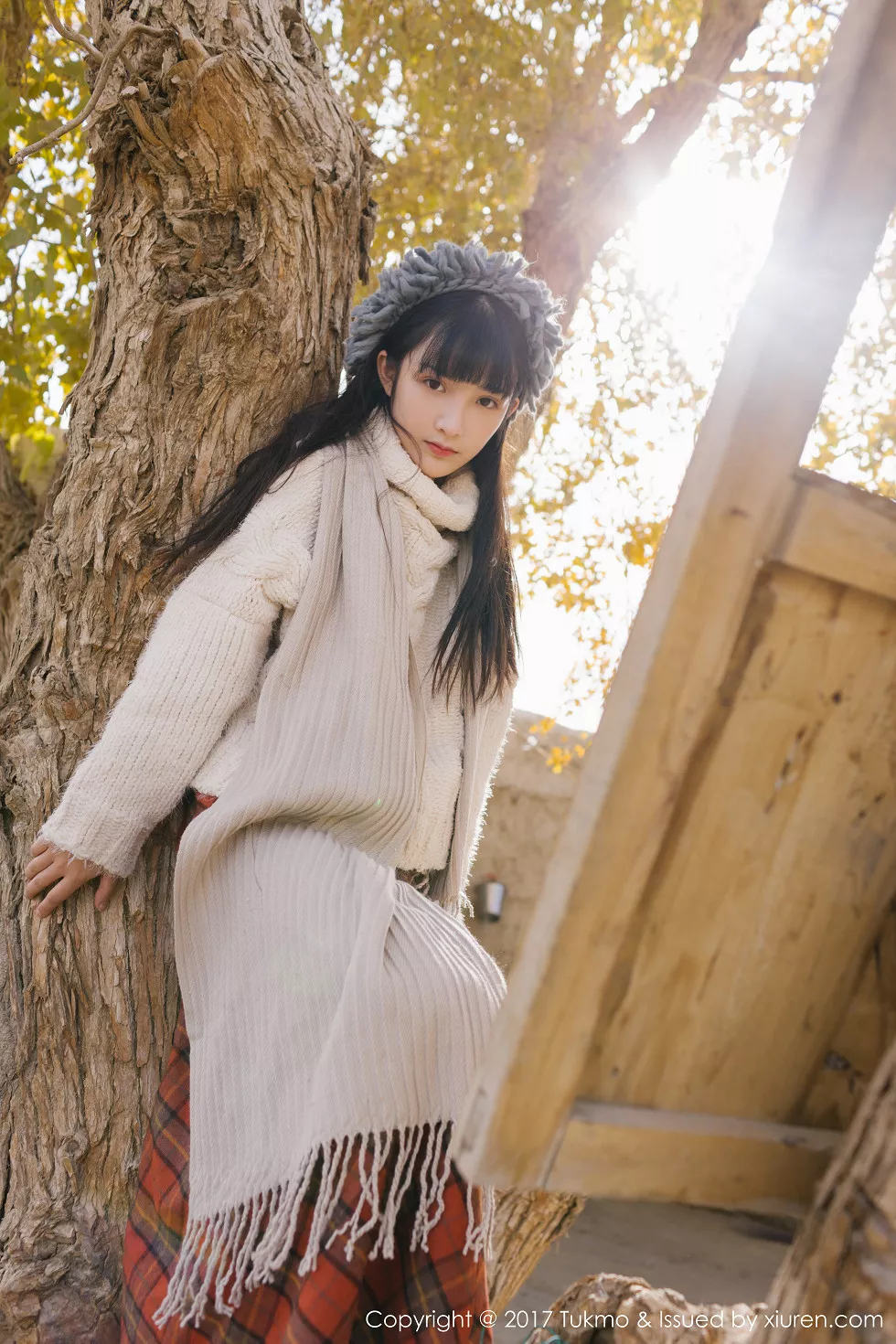 Xgyw.Org_[Tukmo兔几盟]Vol.098_美女主播之应冬日栅栏里的阳光美少女清新迷人写真40P