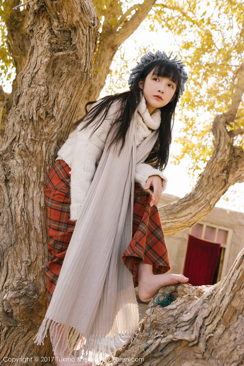 Xgyw.Org_[Tukmo兔几盟]Vol.098_美女主播之应冬日栅栏里的阳光美少女清新迷人写真40P