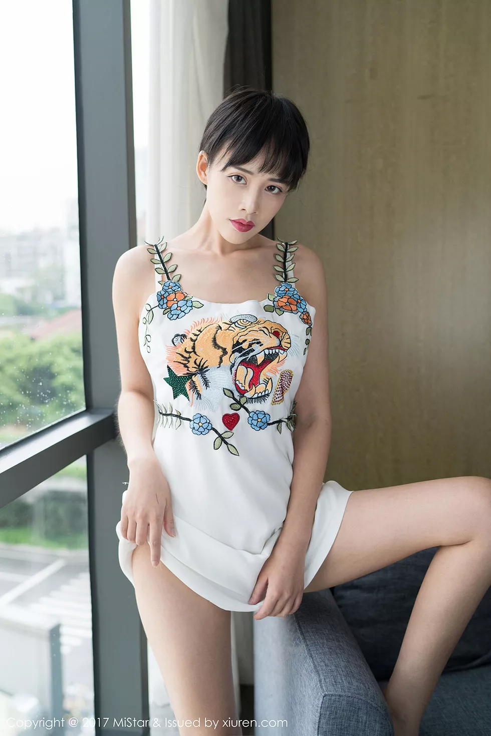 Xgyw.Org_[MiStar魅妍社]Vol.183_高挑美女周周居家性感白色内衣半脱秀丰乳肥臀诱惑写真47P