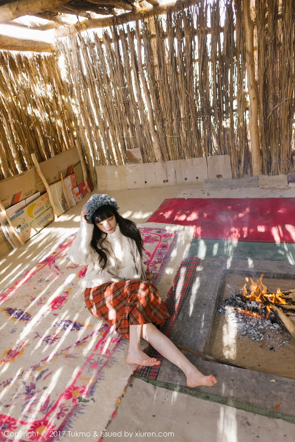 Xgyw.Org_[Tukmo兔几盟]Vol.098_美女主播之应冬日栅栏里的阳光美少女清新迷人写真40P