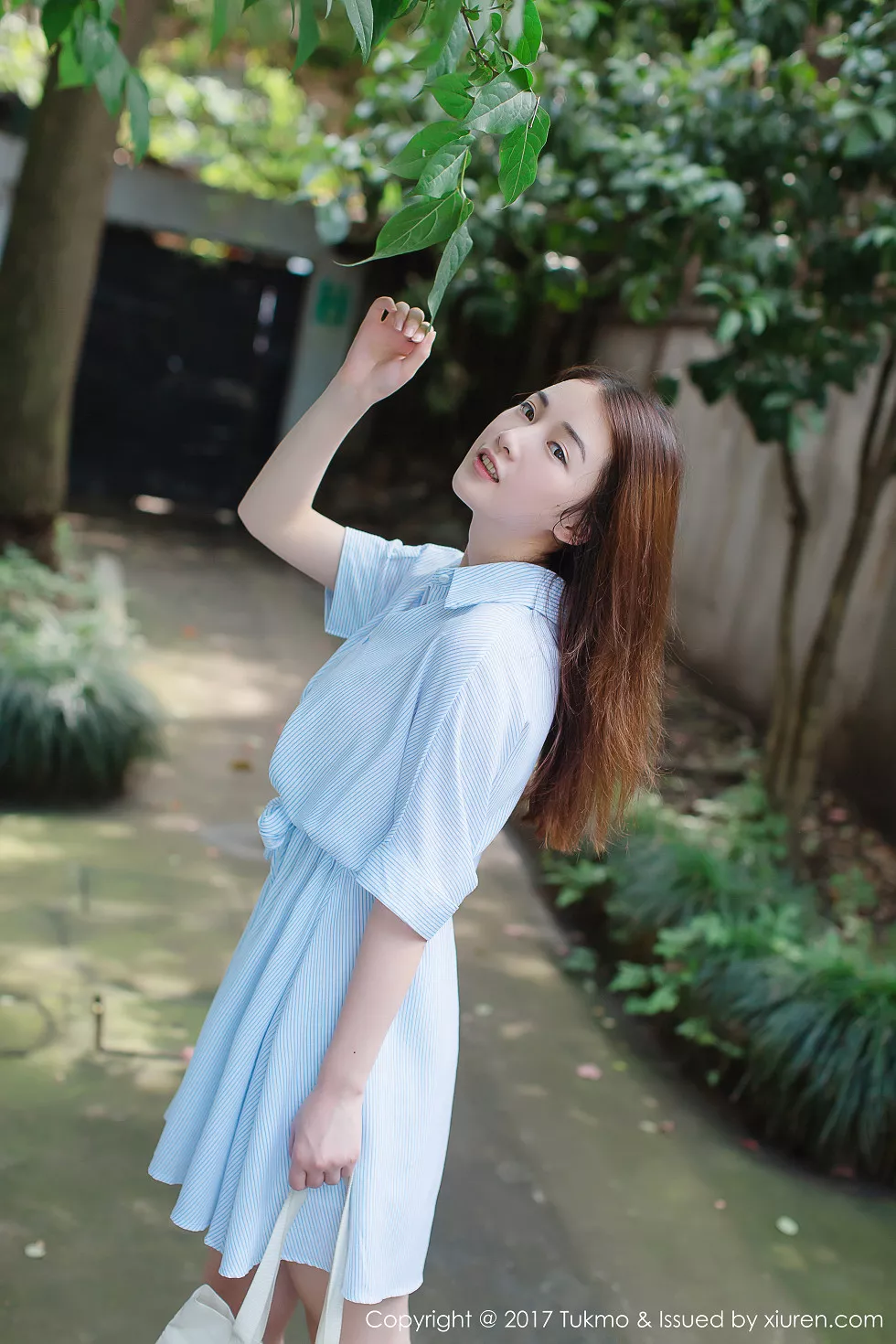 Xgyw.Org_[Tukmo兔几盟]Vol.099_新人妹子绵绵户外清爽连身裙西瓜外拍阳光甜美写真40P
