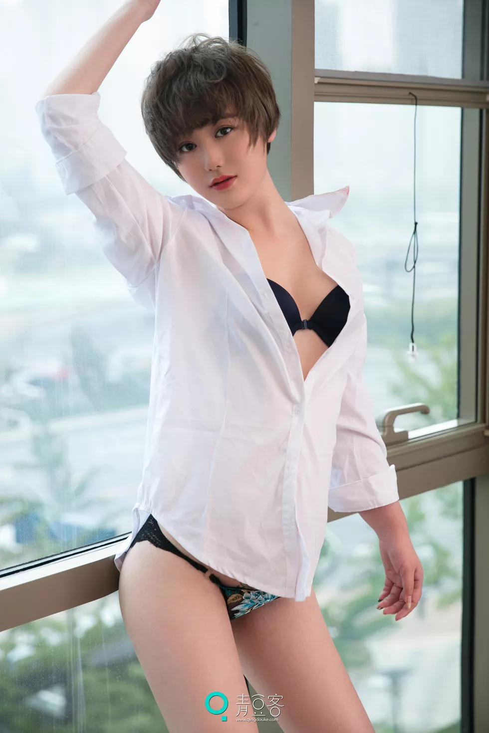 Xgyw.Org_[青豆客Qingdouke]2017.09.12_嫩模瑶瑶黑色吊带裙秀美胸全裸下身撩人诱惑写真53P