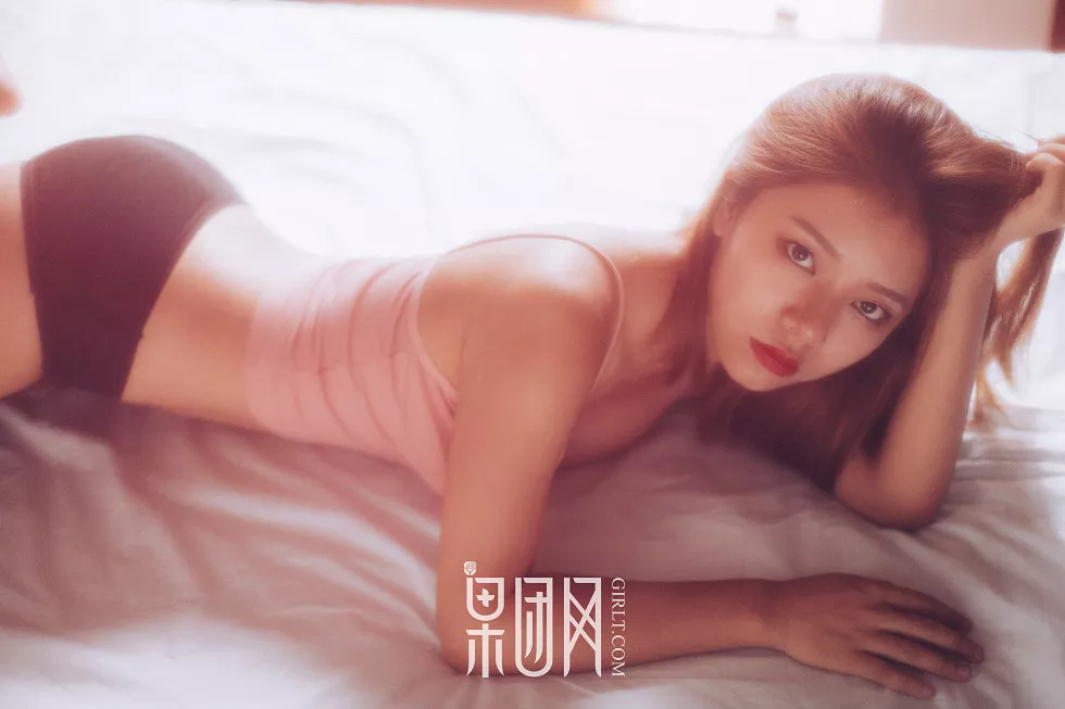 Xgyw.Org_[GIRLT果团网]NO.068_性感丰唇少女黑色薄纱透视秀美胸加吊带背心秀完美身材写真72P