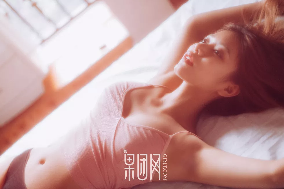 Xgyw.Org_[GIRLT果团网]NO.068_性感丰唇少女黑色薄纱透视秀美胸加吊带背心秀完美身材写真72P