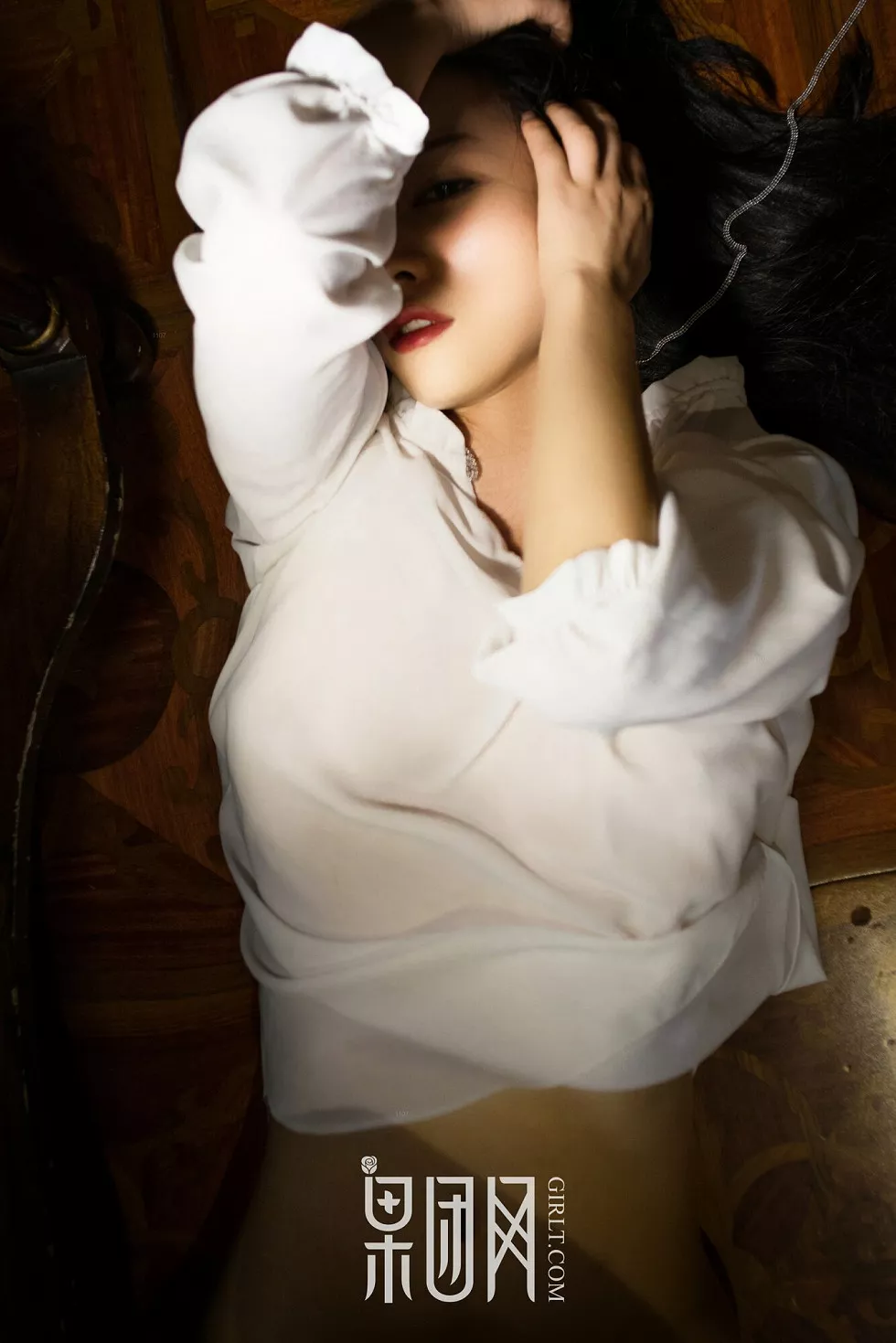 Xgyw.Org_[GIRLT果团网]NO.071_嫩模EMILY居家黑色蕾丝内衣缕空秀浑圆美乳撩人诱惑写真53P