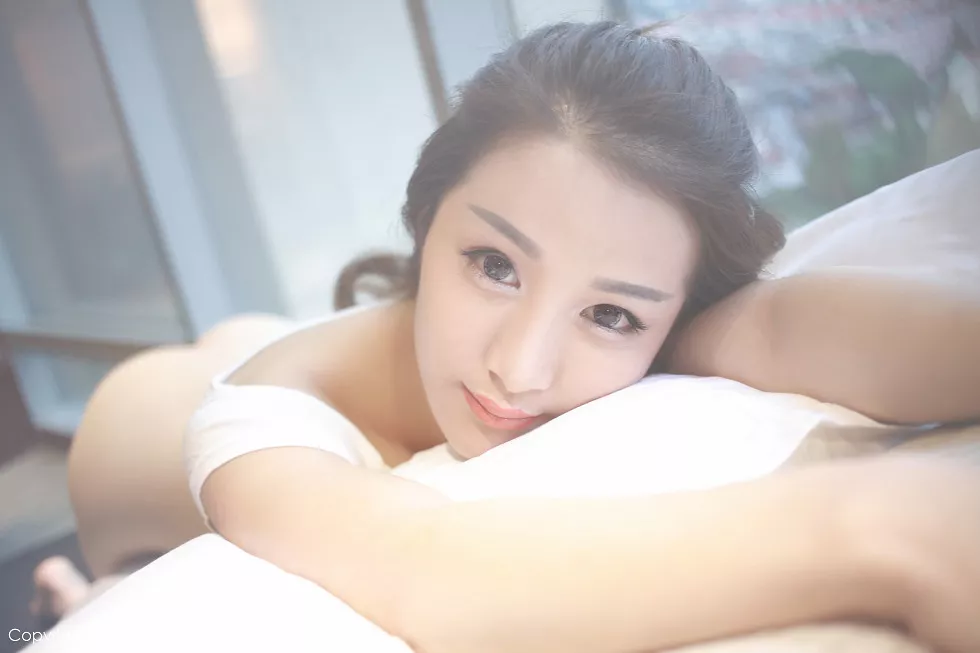 Xgyw.Org_[MFStar模范学院]Vol.107_嫩模Sugar梁莹居家半截上衣黑丝美腿无内裤美臀诱惑写真50P