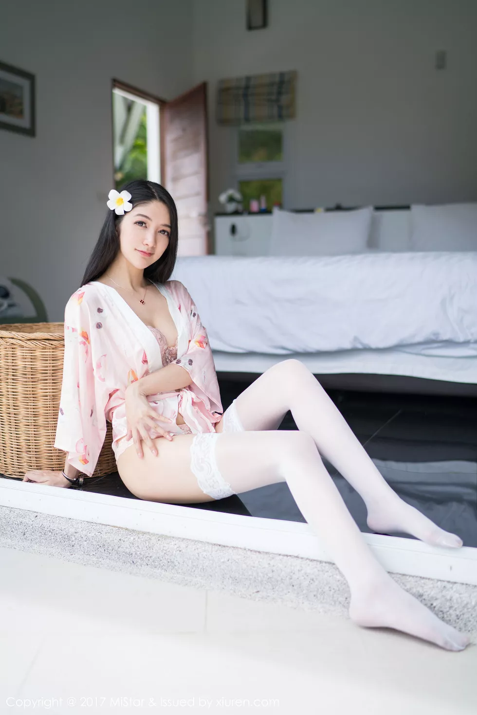 Xgyw.Org_[MiStar魅妍社]Vol.195_嫩模小热巴甲米旅拍粉色蕾丝内裤配蕾丝边白丝袜诱惑写真50P