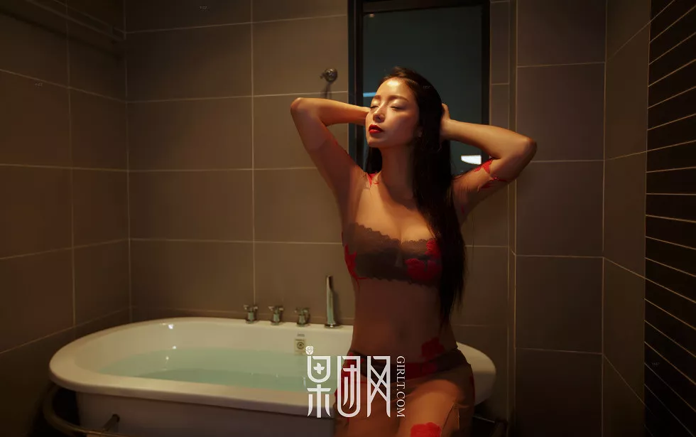 Xgyw.Org_[GIRLT果团网]NO.074_嫩模红霓裳超透红纱衣秀黑色内衣完美身材浴缸里湿身诱惑写真46P