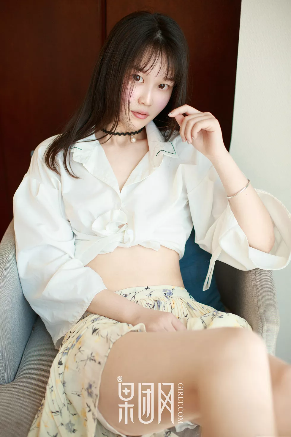 Xgyw.Org_[GIRLT果团网]NO.073_嫩模小九九性感白色内衣加超透无内黑丝裤袜撩人诱惑写真50P