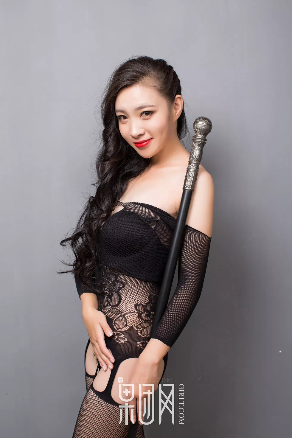 Xgyw.Org_[GIRLT果团网]NO.085_嫩模白色蕾丝上衣+黑色连体网袜秀完美身材性感魅惑写真52P