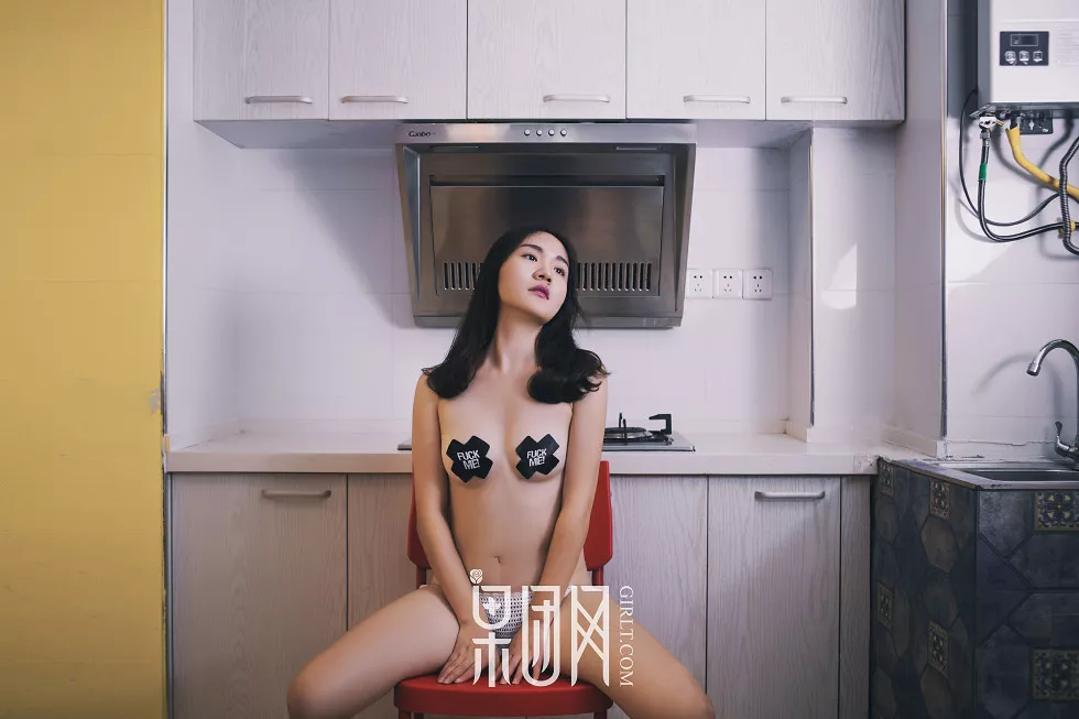Xgyw.Org_[GIRLT果团网]NO.101_嫩模小美女居家性感内裤全裸上身胶带遮点极致诱惑写真45P