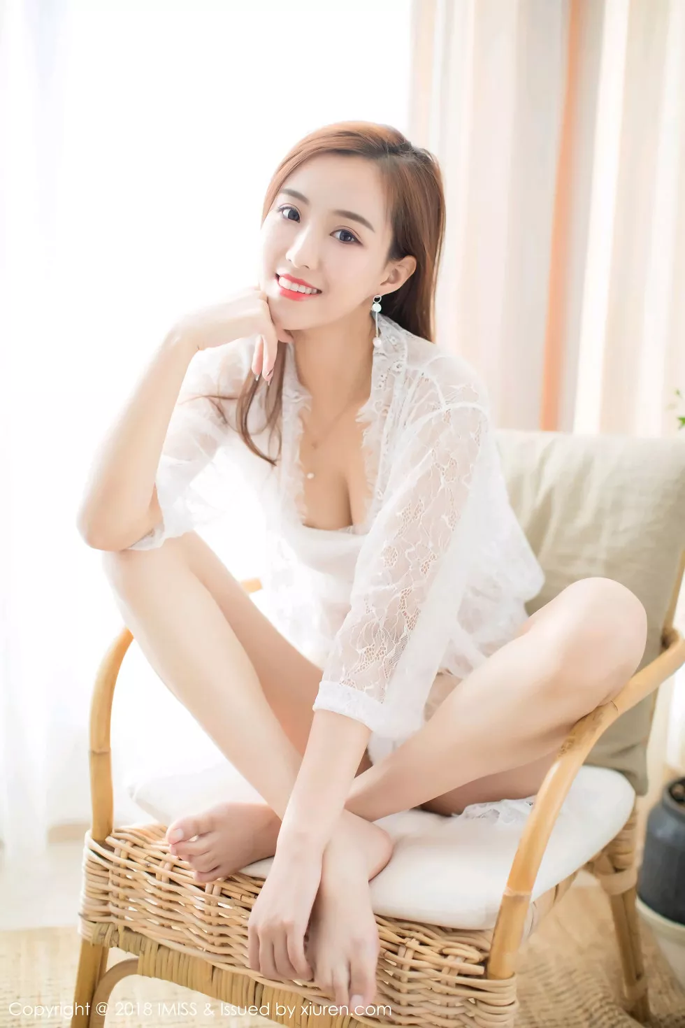 Xgyw.Org_[IMISS爱蜜社]Vol.217_丽质嫩模猫宝居家私房白色蕾丝内衣配吊带蕾丝袜诱惑写真44P