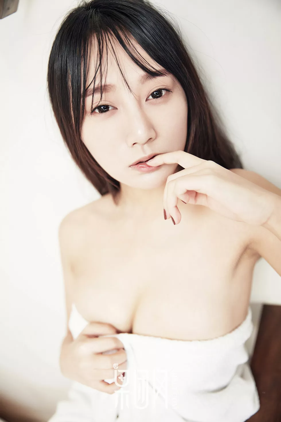 Xgyw.Org_[GIRLT果团网]NO.116_纯净少女何嘉颖居家纯白浴巾半脱秀完美身材深V诱惑写真58P