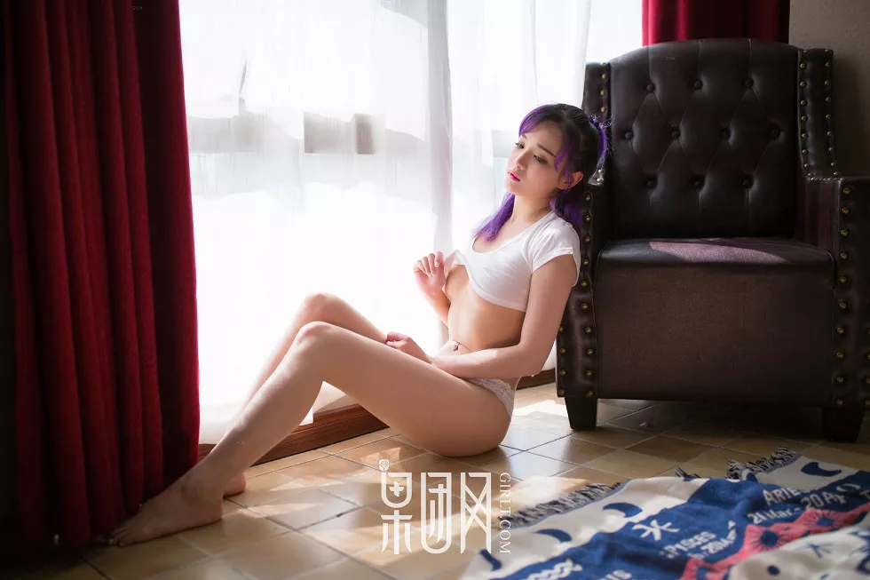 Xgyw.Org_[GIRLT果团网]熊川纪信No.003_紫发豪乳妹半截真空上衣配白色蕾丝内裤翘臀诱惑写真56P
