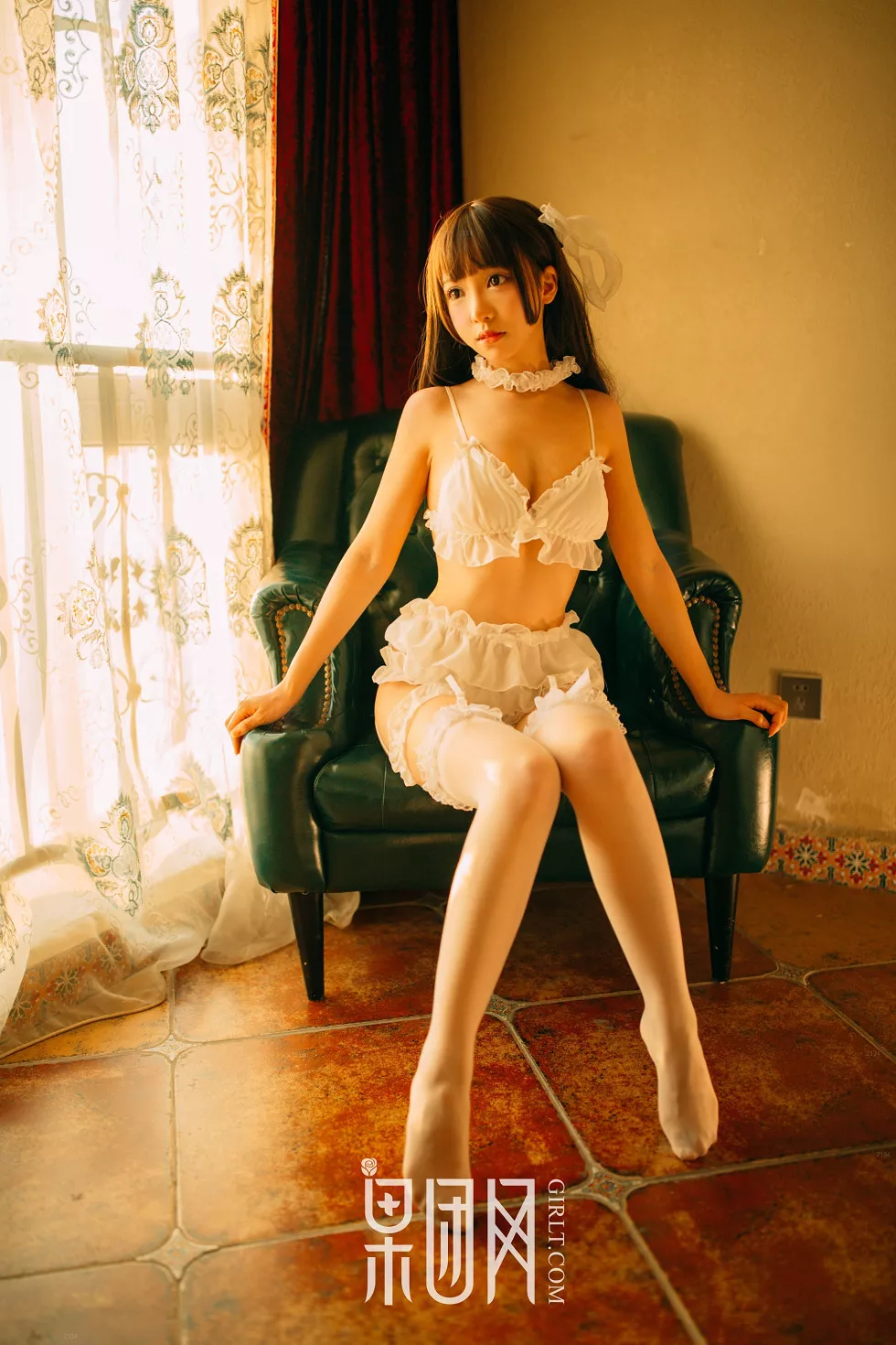 Xgyw.Org_[GIRLT果团网]熊川纪信No.005_巨乳萝莉居家白色情趣内衣配吊带白丝袜完美诱惑写真45P