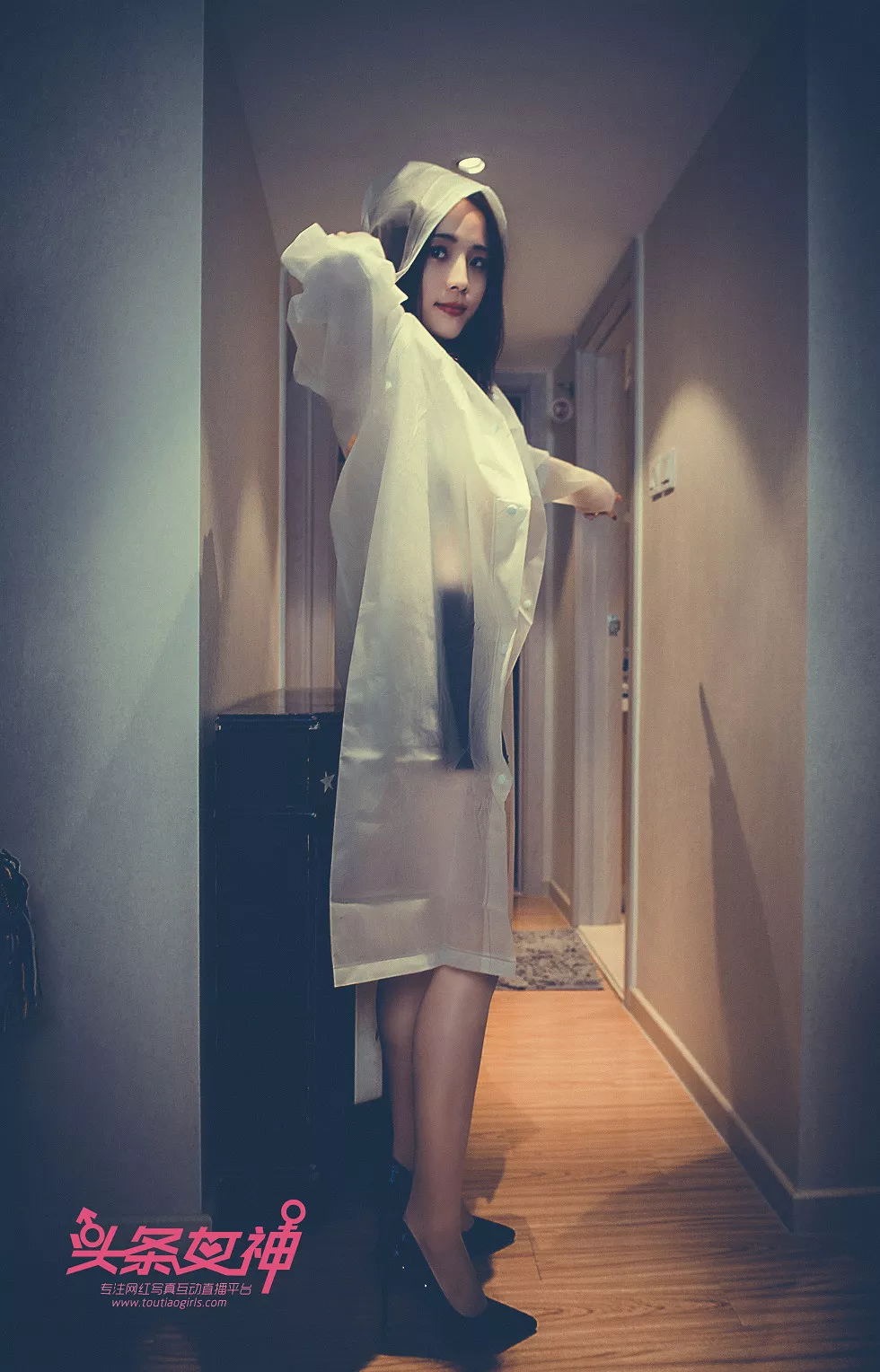 Xgyw.Org_[Toutiao头条女神]No.609_嫩模迪爱儿居家雨衣修水工浴室里湿身撩人诱惑写真45P